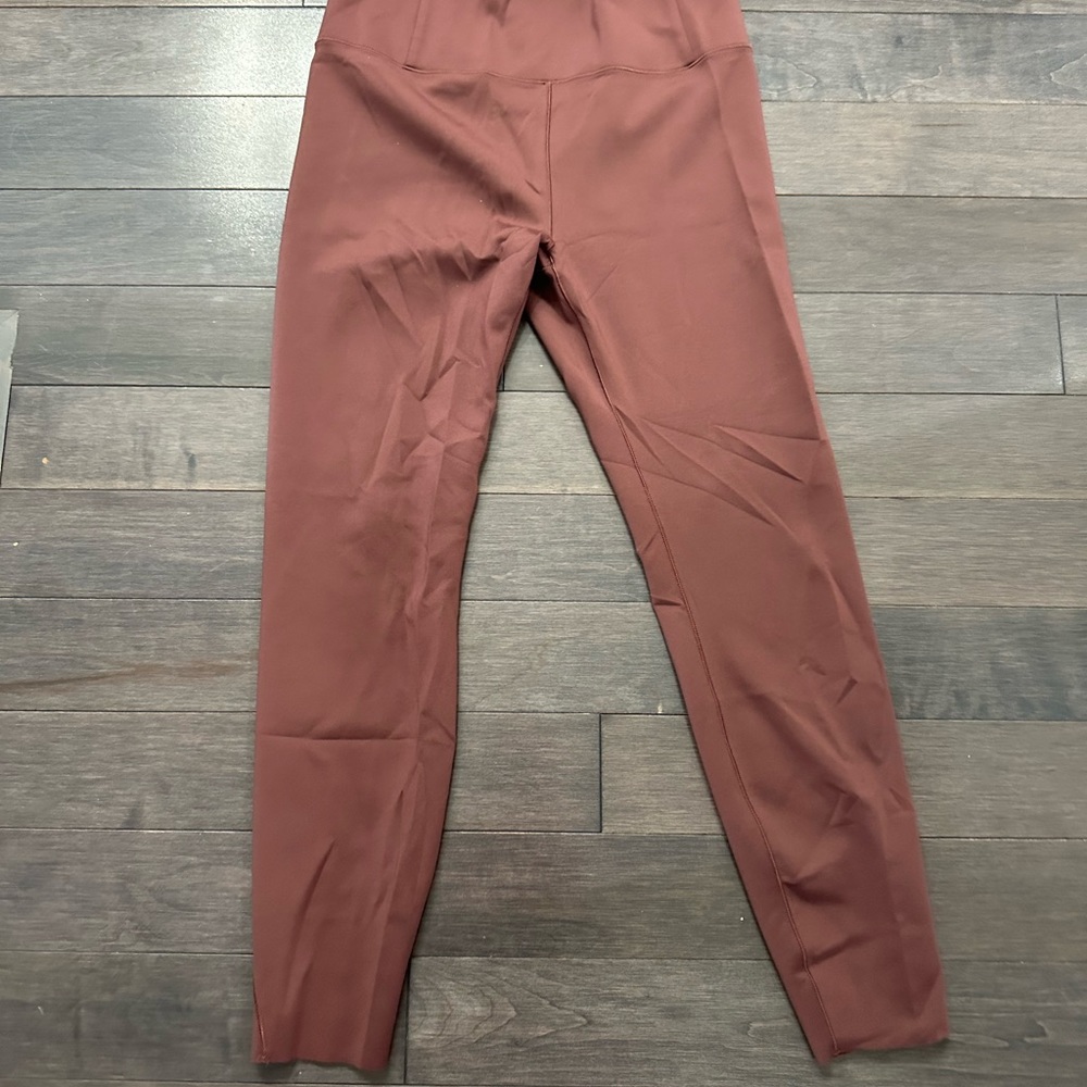 NWOT Evolve Leggings Size L
